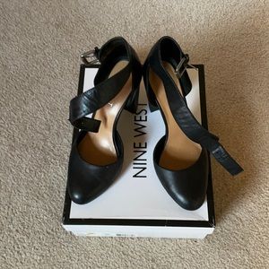 Nine West black leather pumps